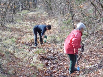 Chantier participatif Montjoux avril 2018 entretien chemin rural